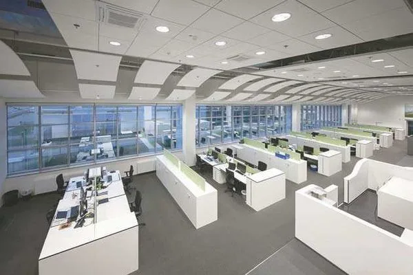 Plateau de bureaux et éclairage intégré — image d’illustration
